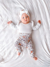 Load image into Gallery viewer, Leggings - Peach Floral