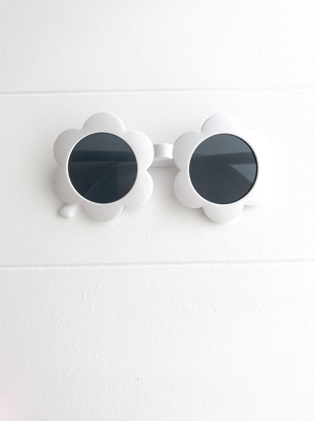 Vibe Sunnies - White